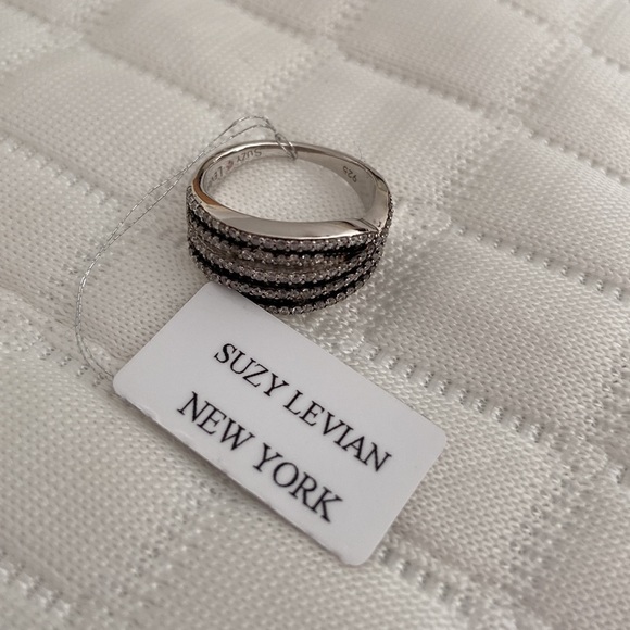 Suzy Levian Black & White Cubic Zirconia Ring Size 7 - Picture 2 of 4